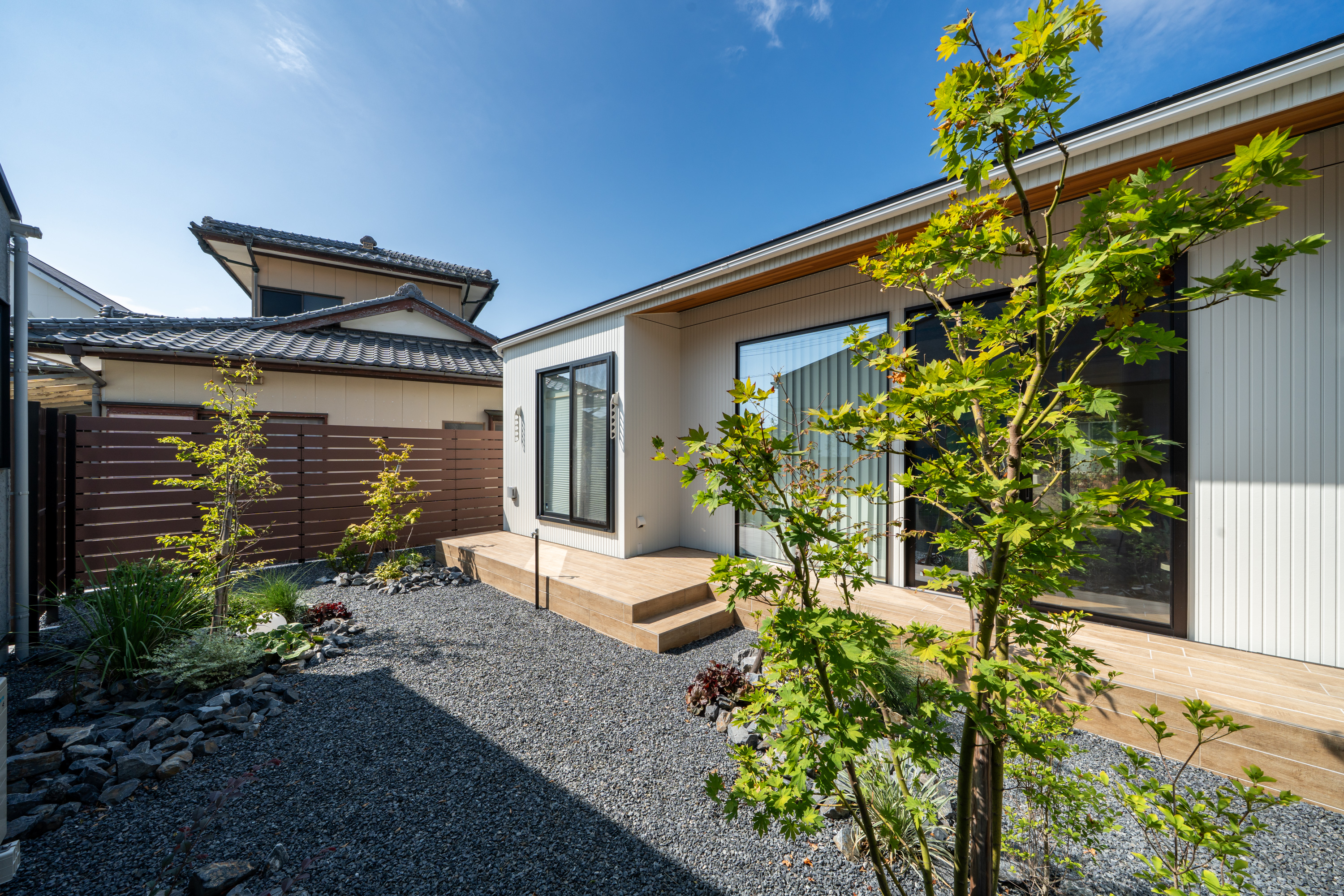 建物と外構を一体で計画した新築外構